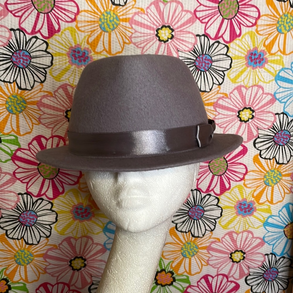 Classic small brim felt fedora